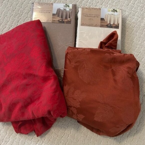 New Set of 4 90" Round Damask Tablecloth - Picture 1 of 3